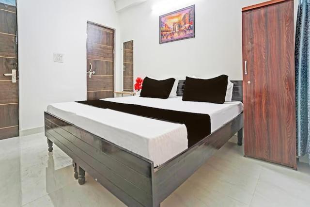Rooftop Castle Hotel โนอิดา ภายนอก รูปภาพ